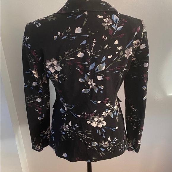 White House Black Market size 2 blazer/suit coat excellent condition - Picture 5 of 7